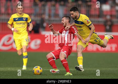 Monza, Italie. 11 février 2024. Darko Lazovic de Hellas Vérone regarde son coéquipier Suat Serdar s'affronter avec Samuele Birindelli de AC Monza lors du match de Serie A au U-Power Stadium, Monza. Le crédit photo devrait se lire : Jonathan Moscrop/Sportimage crédit : Sportimage Ltd/Alamy Live News Banque D'Images