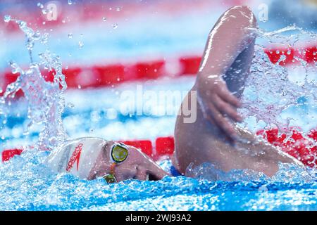 Doha, Qatar. 13 février 2024. Li Bingjie, de Chine, participe à la finale féminine de natation du 1500 m nage libre aux Championnats du monde de natation 2024 à Doha, Qatar, le 13 février 2024. Crédit : du Yu/Xinhua/Alamy Live News Banque D'Images