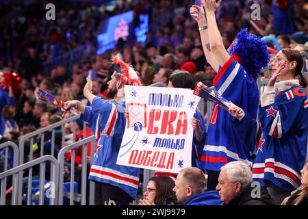 Saint-Pétersbourg, Russie. 13 février 2024. Fans vus lors de la Kontinental Hockey League, saison régulière KHL 2023 - 2024 entre SKA Saint-Pétersbourg - Lada Tolyatti à la SKA Arena. (Score final ; SKA Saint Petersburg 2:1 Lada Tolyatti) crédit : SOPA images Limited/Alamy Live News Banque D'Images