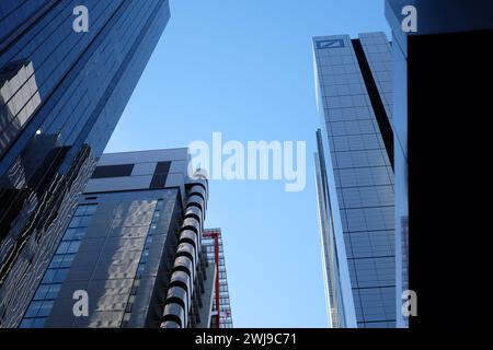 Sydney CBD architecture, 8 Chifley Square tour de bureaux par Mirvac, et la peau métallique de la tour Deutsche Bank place. Banque D'Images