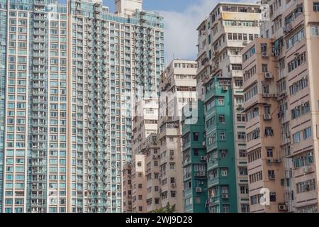 Grand immeuble résidentiel de grande hauteur de domaine public dans la ville de Hong Kong Banque D'Images