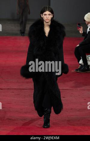 Nueva York, Vereinigte Staaten. 13 février 2024. GABRIELA HEARST automne/hiver 2024 Runway pendant la Fashion week de New York le 2024 février - New York ; US 13/02/2024 crédit : dpa/Alamy Live News Banque D'Images