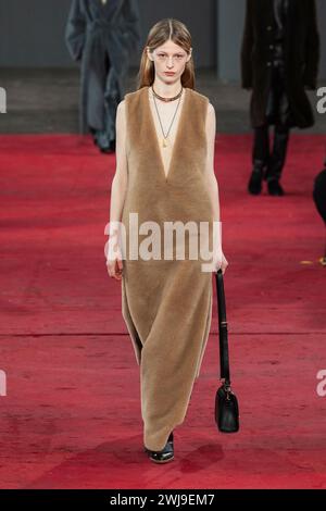 Nueva York, Vereinigte Staaten. 13 février 2024. GABRIELA HEARST automne/hiver 2024 Runway pendant la Fashion week de New York le 2024 février - New York ; US 13/02/2024 crédit : dpa/Alamy Live News Banque D'Images