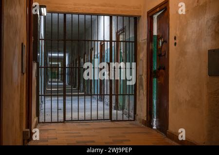 Camp de Dachau, le premier camp de concentration en Allemagne pendant la seconde Guerre mondiale, bâtiments historiques cellules de prison. Banque D'Images