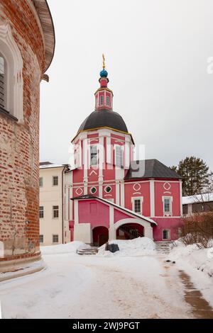 Monastère de Pafnutyevo-Borovsky du diocèse de Kalouga de l’Église orthodoxe russe, situé à la périphérie de la ville de Borovsk, région de Kalouga. Banque D'Images