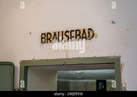 L'intérieur d'une chambre à gaz au camp de concentration de Dachau à Dachau, Allemagne. Banque D'Images