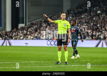 Copenhague, Danemark. 13 février 2024. L'arbitre Jose Sanchez vu lors du match de l'UEFA Champions League entre le FC Copenhague et Manchester City à Parken à Copenhague. (Crédit photo : Gonzales photo/Alamy Live News Banque D'Images