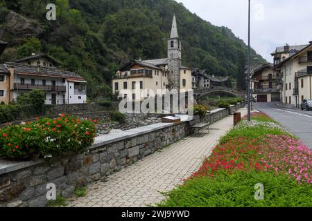 Gressoney Saint-Jean, Italie - 17 septembre 2023 : vue du village de Gressoney Saint-Jean sur la vallée d'Aoste en Italie Banque D'Images