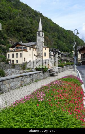 Gressoney Saint-Jean, Italie - 17 septembre 2023 : vue du village de Gressoney Saint-Jean sur la vallée d'Aoste en Italie Banque D'Images