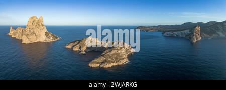 Es Vedra et es Vedranell îles à Ibiza Bay vue aérienne Banque D'Images