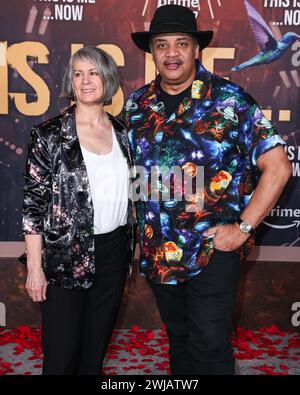 Hollywood, États-Unis. 13 février 2024. HOLLYWOOD, LOS ANGELES, CALIFORNIE, États-Unis - 13 FÉVRIER : Alice Young et son mari Neil deGrasse Tyson arrivent à la première de Los Angeles de "This Is Me.Now : a Love Story" d'Amazon MGM Studios qui s'est tenue au Dolby Theatre le 13 février 2024 à Hollywood, Los Angeles, Californie, États-Unis. (Photo de Xavier Collin/image Press Agency) crédit : image Press Agency/Alamy Live News Banque D'Images