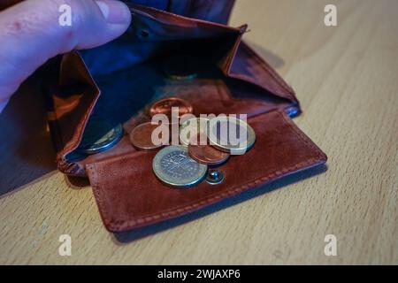 Geldbörse mit Euro Münzen *** portefeuille avec pièces en euros Copyright : xLobeca/RHx Banque D'Images