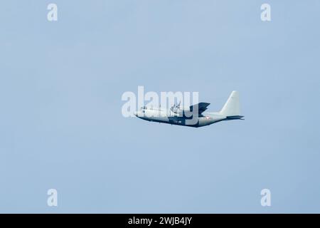 Enns, autriche, 14 février 2024, lockheed C-130, 8t CC, hercules exploité par l'armée de l'air autrichienne avant d'atterrir à l'aéroport de linz Hoersching *** Enns, Österreich, 14. Février 2024, Lockheed C 130, 8t CC, Herkules der österreichischen Luftstreitkräfte vor der Landung auf dem Flughafen Linz-Hörsching Copyright : xx Banque D'Images