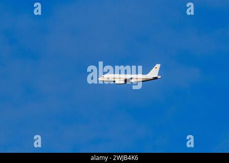 enns, autriche, 14 février 2024, airbus a319-133 CJ, 1502 opérait BE Deutsche Luftwaffe avant d'atterrir à l'aéroport de Linz Hoersching *** enns, Österreich, 14. février 2024, airbus a319 133 CJ , 15 02 betrieben von der Deutschen Luftwaffe vor der Landung auf dem Flughafen Linz-Hörsching Copyright : xx Banque D'Images