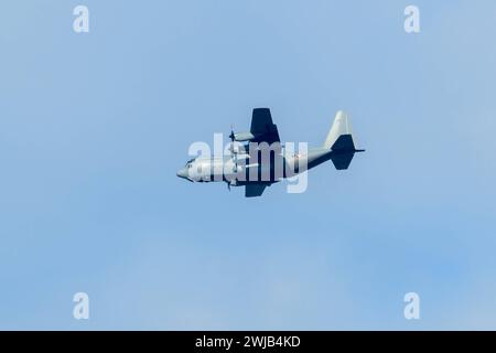 Enns, autriche, 14 février 2024, lockheed C-130, 8t CC, hercules exploité par l'armée de l'air autrichienne avant d'atterrir à l'aéroport de linz Hoersching *** Enns, Österreich, 14. Février 2024, Lockheed C 130, 8t CC, Herkules der österreichischen Luftstreitkräfte vor der Landung auf dem Flughafen Linz-Hörsching Copyright : xx Banque D'Images