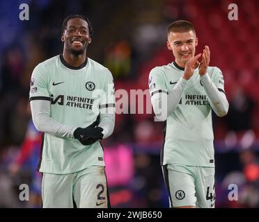 Londres, Royaume-Uni. 12 février 2024 - Crystal Palace v Chelsea - premier League - Selhurst Park. Axel Disasi et Alfie Gilchrist applaudissent les fans de Chelsea après le match. Crédit photo : Mark pain / Alamy Live News Banque D'Images