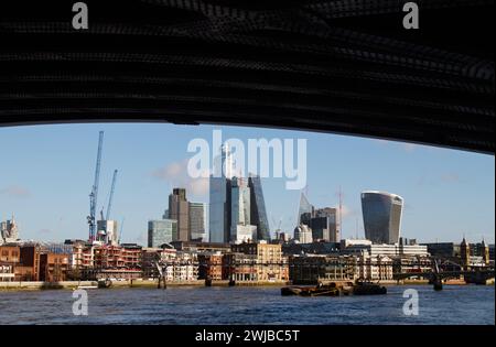 Vue de la ville de Londres , Walkie Talkie, scalpel gratte-ciel depuis le pont ferroviaire Blackfriars, Londres Banque D'Images