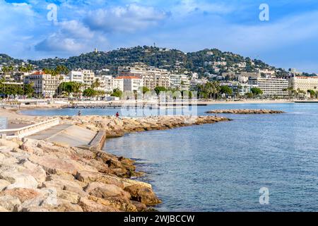 Magnifique IGY Vieux-Port de Cannes sur la Côte d'Azur, Côte d'Azur, France. Accostage pour bateaux et yachts de toutes tailles. Banque D'Images