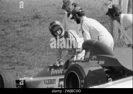 Mario Andretti pilote de Vals Parnelli Jones Parnelli VPJ-4 au Watkins Glen F1 Grand Prix 1974 , a commencé 3ème, disqualifié assistance extérieure Banque D'Images