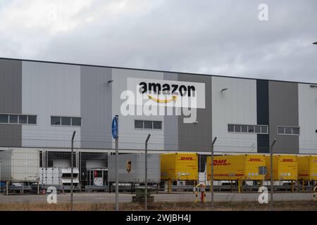 Foto des Logistikzentrums FRA7 à Frankenthal, Rhénanie-Palatinat. , Wirtschaft, Deutschland, Rhénanie-Palatinat, Frankenthal, 14.02.2024, Das hochmoderne Lagerzentrum bietet optimal Bedingungen für die effiziente Verteilung von Waren. *** Photo du centre logistique FRA7 à Frankenthal, Rhénanie-Palatinat , Economie, Allemagne, Rhénanie-Palatinat, Frankenthal, 14 02 2024, le centre d'entreposage ultramoderne offre des conditions optimales pour une distribution efficace des marchandises Banque D'Images