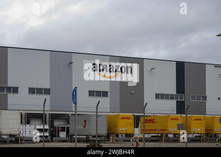 Foto des Logistikzentrums FRA7 à Frankenthal, Rhénanie-Palatinat. , Wirtschaft, Deutschland, Rhénanie-Palatinat, Frankenthal, 14.02.2024, Das hochmoderne Lagerzentrum bietet optimal Bedingungen für die effiziente Verteilung von Waren. *** Photo du centre logistique FRA7 à Frankenthal, Rhénanie-Palatinat , Economie, Allemagne, Rhénanie-Palatinat, Frankenthal, 14 02 2024, le centre d'entreposage ultramoderne offre des conditions optimales pour une distribution efficace des marchandises Banque D'Images