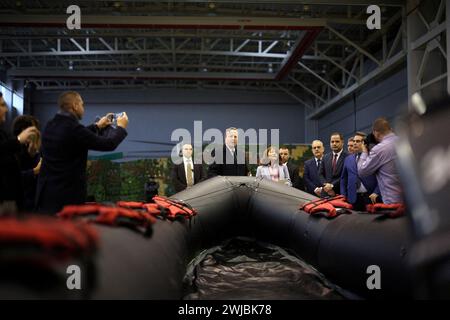 Lord David Cameron, secrétaire aux Affaires étrangères, assiste à une manifestation des douanes bulgares et de la police des frontières sur la lutte contre la migration illégale, à Sofia, en Bulgarie. Date de la photo : mercredi 14 février 2024. Banque D'Images