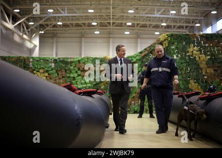 Lord David Cameron, secrétaire aux Affaires étrangères, assiste à une manifestation des douanes bulgares et de la police des frontières sur la lutte contre la migration illégale, à Sofia, en Bulgarie. Date de la photo : mercredi 14 février 2024. Banque D'Images