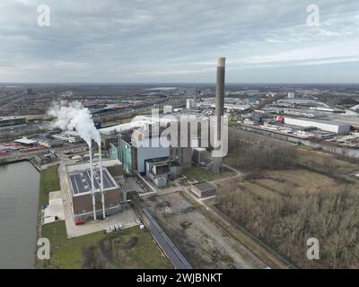 Utrecht, pays-Bas, 7 février 2024 : cheminées à centrale Lage Weide exploitées par Eneco, société de services publics et d'énergie. Fournit de l'électricité Banque D'Images