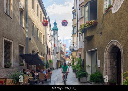 Vieille ville, allée Rosengasse, église paroissiale Nikolaus Hall in Tirol Region Hall-Wattens Tirol, Tyrol Autriche Banque D'Images