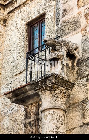 Gargouille en pierre sculptée sur la Maison historique des Jésuites dans la ville coloniale de Saint-Domingue, République dominicaine. Un site classé au patrimoine mondial de l'UNESCO. Banque D'Images