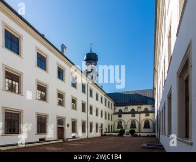 Cour de l'ancien collège jésuite, aujourd'hui tribunal de district Bezirksgericht, église Jesuitenkirche Hall in Tirol région Hall-Wattens Tirol, Tyrol Autriche Banque D'Images