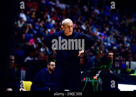 Torino, Italie. 14 février 2024. L'ENTRAÎNEUR DE l'EA7 Emporio Armani Milano ETTORE MESSINA lors du match des huit derniers quarts de finale de la Frecciarossa entre l'EA7 Emporio Armani Milano vs Dolomiti Energia Trentino, à Turin dans le nord de l'Italie - mercredi 14 FÉVRIER 2024. Sport. (Photo de Marco Alpozzi/Lapresse) crédit : LaPresse/Alamy Live News Banque D'Images