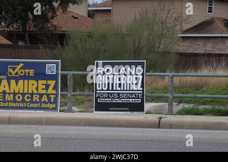 San Antonio, États-Unis. 14 février 2024. Un panneau de campagne Roland Gutierrez du Sénat américain le long de la route Medina base à San Antonio, Texas, États-Unis, le 14 février 2024. Roland Gutierrez est actuellement membre du Sénat du Texas et son district comprend Uvalde, Texas. À la suite de la fusillade de masse de l'école primaire Robb, il a présenté quatre projets de loi sur la sécurité des armes à feu. (Photo de Carlos Kosienski/Sipa USA) crédit : Sipa USA/Alamy Live News Banque D'Images