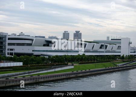 Tokyo, Japon ; 1er octobre 2023 : marché de pêche élégant et moderne de Toyosu à Tokyo. Banque D'Images