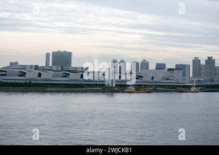 Tokyo, Japon ; 1er octobre 2023 : marché de pêche élégant et moderne de Toyosu à Tokyo. Banque D'Images