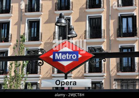 La station de métro Opéra, signe, le centre-ville de Madrid, Espagne Banque D'Images