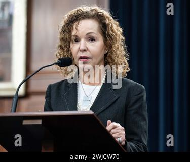 Washington, États-Unis. 14 février 2024. Shirin Herzog s'exprimant lors d'un événement pour mettre en lumière la violence contre les femmes commise par le Hamas, au Capitole des États-Unis. (Photo de Michael Brochstein/Sipa USA) crédit : Sipa USA/Alamy Live News Banque D'Images