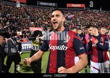Bologne, Italie. 14 février 2024. Foto Massimo Paolone/LaPresse 14 Febbraio 2024 - Bologna, Italia - sport, calcio - Bologna vs Fiorentina - Campionato Italiano di calcio Serie A TIM 2023/2024 - Stadio Renato Dall'Ara. Nella foto : Charalampos Lykogiannis (Bologna FC) esulta per la vittoria 14 février 2024 Bologne, Italie - sport, calcio - Bologne vs Fiorentina - Championnat d'Italie de football Serie A 2023/2024 - stade Renato Dall'Ara. Sur la photo : Charalampos Lykogiannis (Bologna FC) célèbre pour la victoire crédit : LaPresse/Alamy Live News Banque D'Images