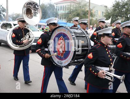 La Nouvelle-Orléans, États-Unis. 13 février 2024. Le United States Marine corps (Camp Lejeune, deuxième division, Caroline du Nord) Band march pendant la Zulu Parade on organisée Charles Avenue à la Nouvelle-Orléans, Louisiane le mardi 13 février 2023. (Photo de Peter G. Forest/SipaUSA) crédit : Sipa USA/Alamy Live News Banque D'Images