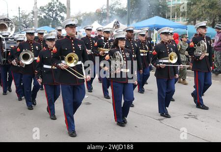 La Nouvelle-Orléans, États-Unis. 13 février 2024. Le United States Marine corps (Camp Lejeune, deuxième division, Caroline du Nord) Band march pendant la Zulu Parade on organisée Charles Avenue à la Nouvelle-Orléans, Louisiane le mardi 13 février 2023. (Photo de Peter G. Forest/SipaUSA) crédit : Sipa USA/Alamy Live News Banque D'Images