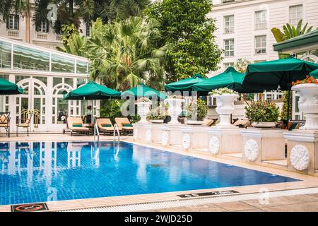 Piscine extérieure de l'hôtel Sofitel Legend Metropole, Hanoi, Vietnam Banque D'Images