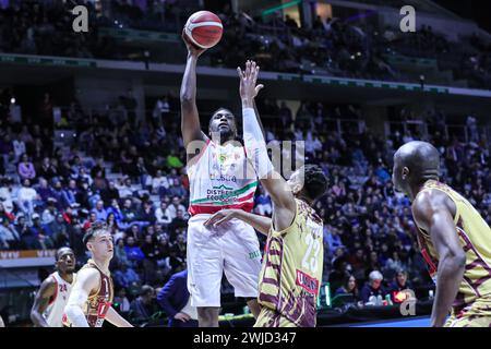 Turin, Italie. 14 février 2024. Reyer Venezia vs Astra Pistoia, match de la Coupe d'Italie de basket-ball masculin à Turin, Italie, 14 février 2024 crédit : Agence photo indépendante/Alamy Live News Banque D'Images