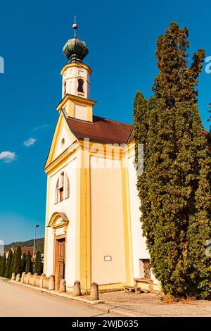 Église un jour ensoleillé d'été à Vilshofen, Danube, Bavière, Allemagne Vilshofen, Ax 002 Banque D'Images