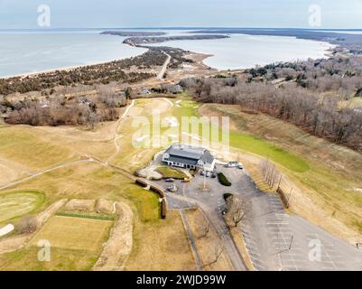 Vue aérienne de la journée d'hiver au Gardiners Bay Country Club à Shelter Island, NY Banque D'Images