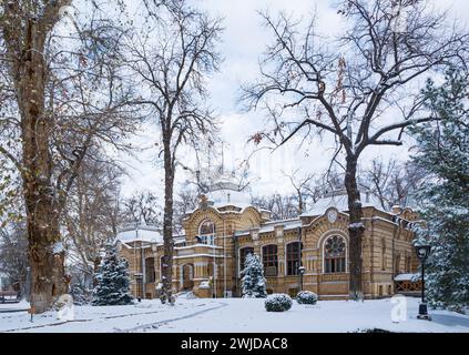 Le palais du grand-duc Nicolas à Tachkent est couvert par la neige en hiver Banque D'Images