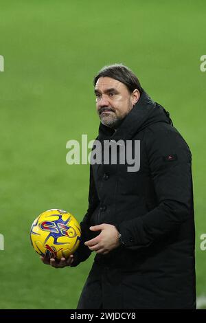 Swansea, Royaume-Uni. 13 février 2024. Daniel Farke, le manager de Leeds Utd avec le ballon sur la ligne de touche .EFL Skybet championnat match, Swansea City v Leeds Utd au stade Swansea.com de Swansea, pays de Galles, mardi 13 février 2024. Cette image ne peut être utilisée qu'à des fins éditoriales. Usage éditorial exclusif, photo par Andrew Orchard/Andrew Orchard photographie sportive/Alamy Live News crédit : Andrew Orchard photographie sportive/Alamy Live News Banque D'Images