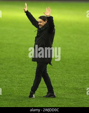 Swansea, Royaume-Uni. 13 février 2024. Daniel Farke, le manager de Leeds Utd célèbre après le match. EFL Skybet championnat match, Swansea City v Leeds Utd au stade Swansea.com de Swansea, pays de Galles, mardi 13 février 2024. Cette image ne peut être utilisée qu'à des fins éditoriales. Usage éditorial exclusif, photo par Andrew Orchard/Andrew Orchard photographie sportive/Alamy Live News crédit : Andrew Orchard photographie sportive/Alamy Live News Banque D'Images