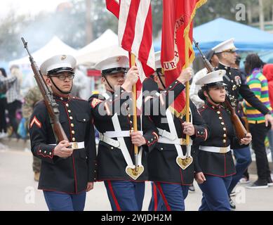 La Nouvelle-Orléans, États-Unis. 13 février 2024. Le United States Marine corps (Camp Lejeune, deuxième division, Caroline du Nord) Band march pendant la Zulu Parade on organisée Charles Avenue à la Nouvelle-Orléans, Louisiane le mardi 13 février 2023. (Photo de Peter G. Forest/SipaUSA) crédit : Sipa USA/Alamy Live News Banque D'Images