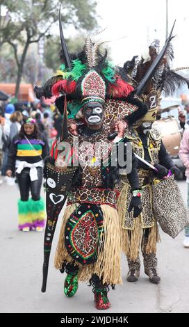 La Nouvelle-Orléans, États-Unis. 13 février 2024. Lors de la Zulu Parade sur préparation Charles Avenue à la Nouvelle-Orléans, Louisiane le mardi 13 février 2023. (Photo de Peter G. Forest/SipaUSA) crédit : Sipa USA/Alamy Live News Banque D'Images