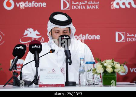 Qatar Equestrian Federation (QEF) Secrétaire général et Président du Comité suprême d'organisation du Festival équestre International de H The Amir Sword Cheikh Ahmed bin Nouh Al Thani lors d'une conférence de presse le 14 février 2024 à la Longines Al Shaqab Arena au Qatar. Le festival de trois jours commence le 15 février 2024, jeudi matin, et se termine le samedi 17 février 2024. Plus d'événements sont organisés dans l'arène intérieure dans la même arène. Le festival est témoin de la participation de plus de 150 cavaliers et cavaliers de 28 pays et un prix en argent de 650 000 euros Banque D'Images